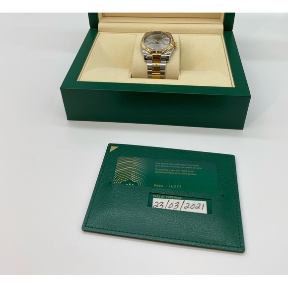 Rolex Datejust 36 Gray
Oyster, 36 mm, Oystersteel and yellow gold - Picture 2 of 6